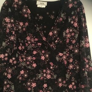 Great pattern V-neck floral blouse